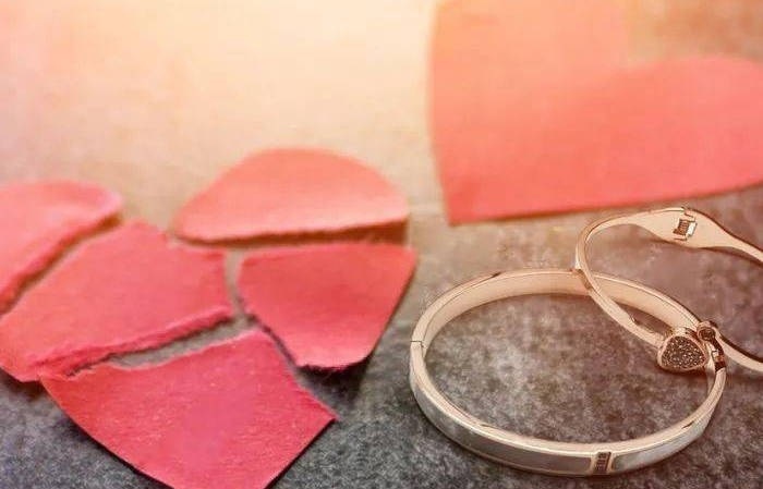 泰安老公出轨怎么起诉离婚（公平公正的解决方案）